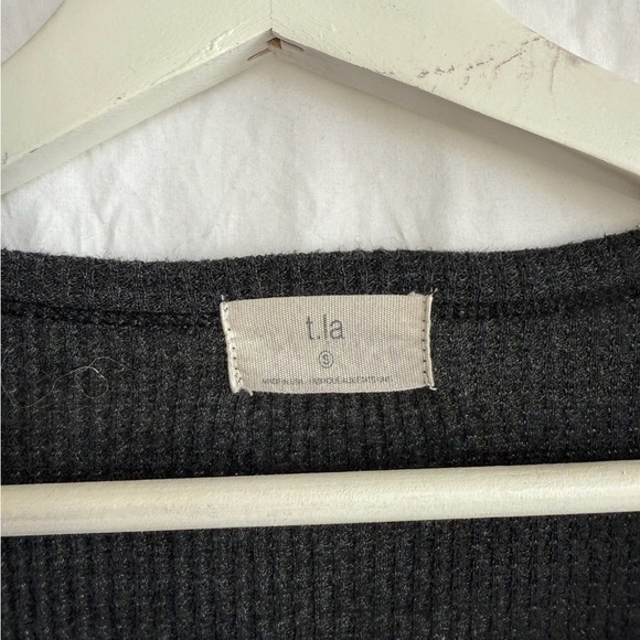 Anthropologie T.la Nadia Thermal Waffle Knit Gray Long Sleeve Top Size Small - Picture 5 of 16